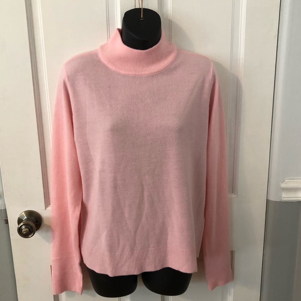 Elizabeth Williams women’s pink turtleneck sweater size small.
